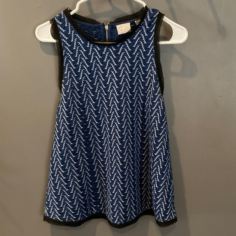 Anthropologie small blue& black patterned sleeveless blouse excellent condition